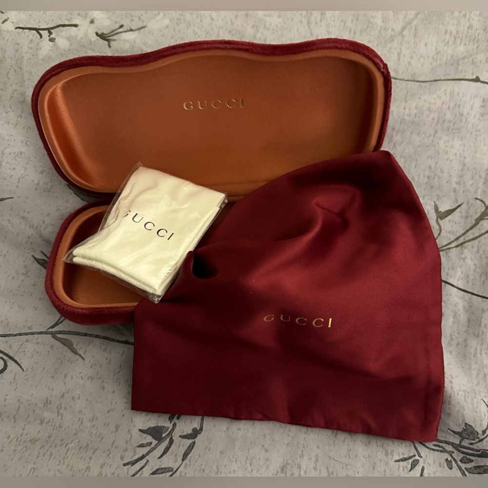 Gucci eyewear sunglasses case, satchel and cloth